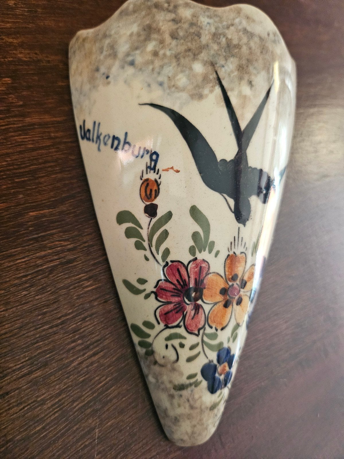 Vintage wandvaasje Valkenburg, handgeschilderd, Antiek en Kunst, Ophalen