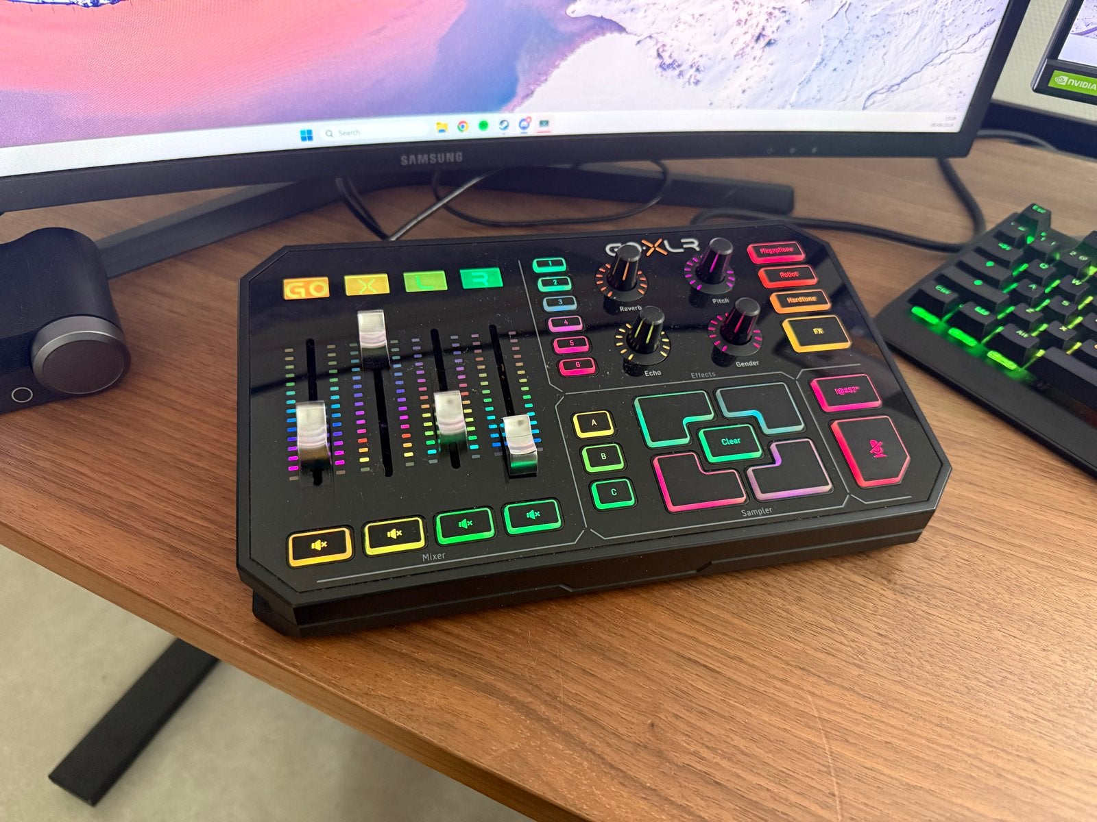 TC Helicon GoXLR - Professionele Broadcast Mixer, Ophalen of Verzenden, Zo goed als nieuw, Minder dan 5 kanalen, Microfooningang