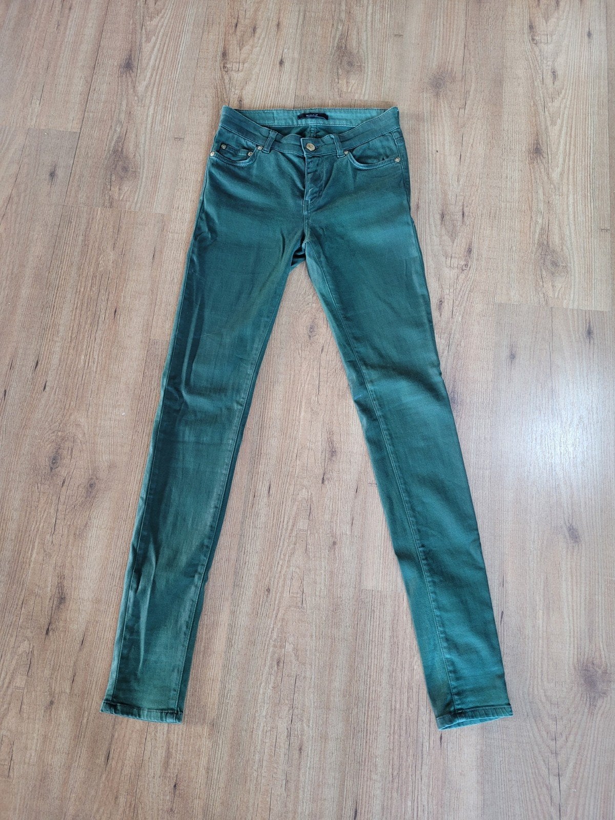 Nikkie groen skinny jean maat 27, Kleding | Dames, Overige kleuren, Ophalen of Verzenden, Nikkie, W27 (confectie 34) of kleiner
