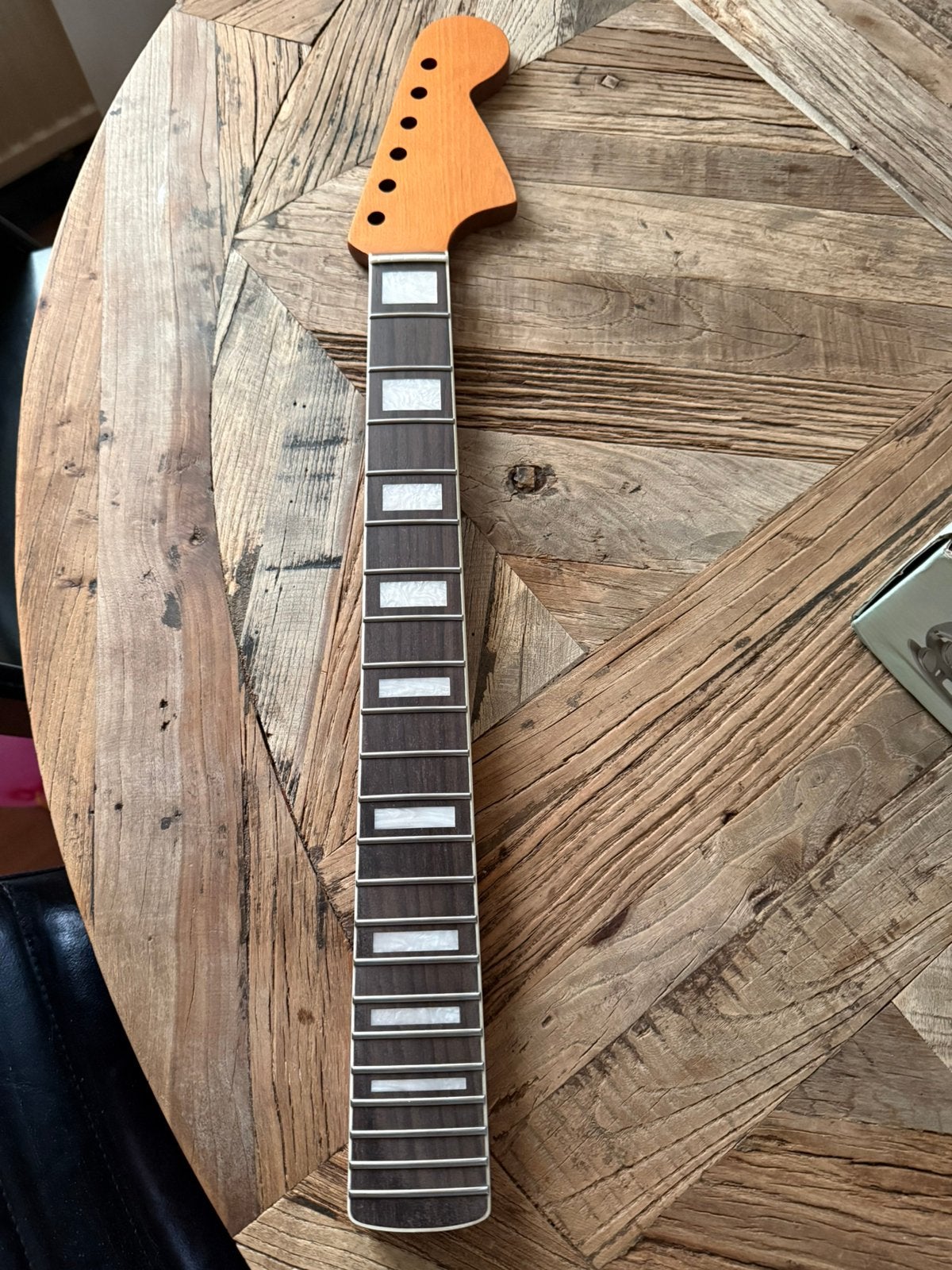 Jaguar/Mustang shortscale hals 24 inch block inlay’Roast2, Muziek en Instrumenten, Verzenden, Geen, Geen, Jpsg