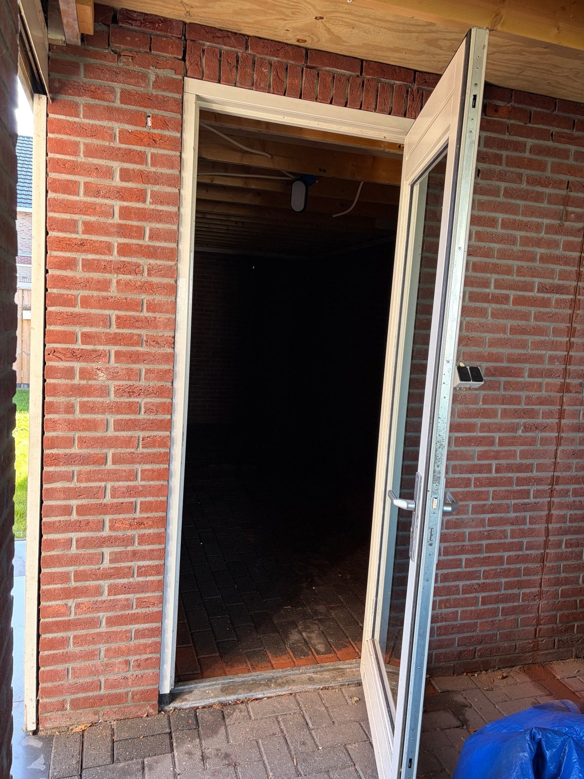 Hardhouten schuurdeur met raam en beslag, Ophalen, Gebruikt, 80 tot 100 cm, 215 cm of meer