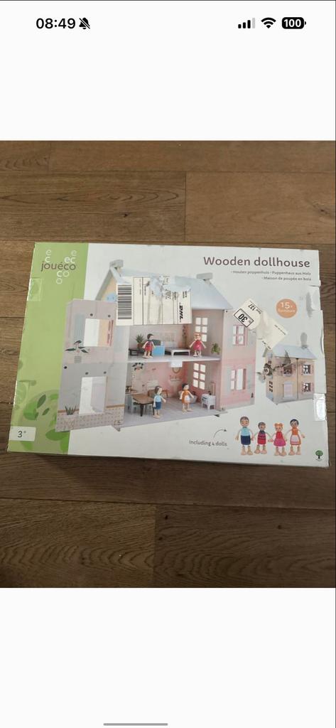 Nieuw Houten Poppenhuis met Poppetjes en Meubels, Ophalen, Zo goed als nieuw, Poppenhuis