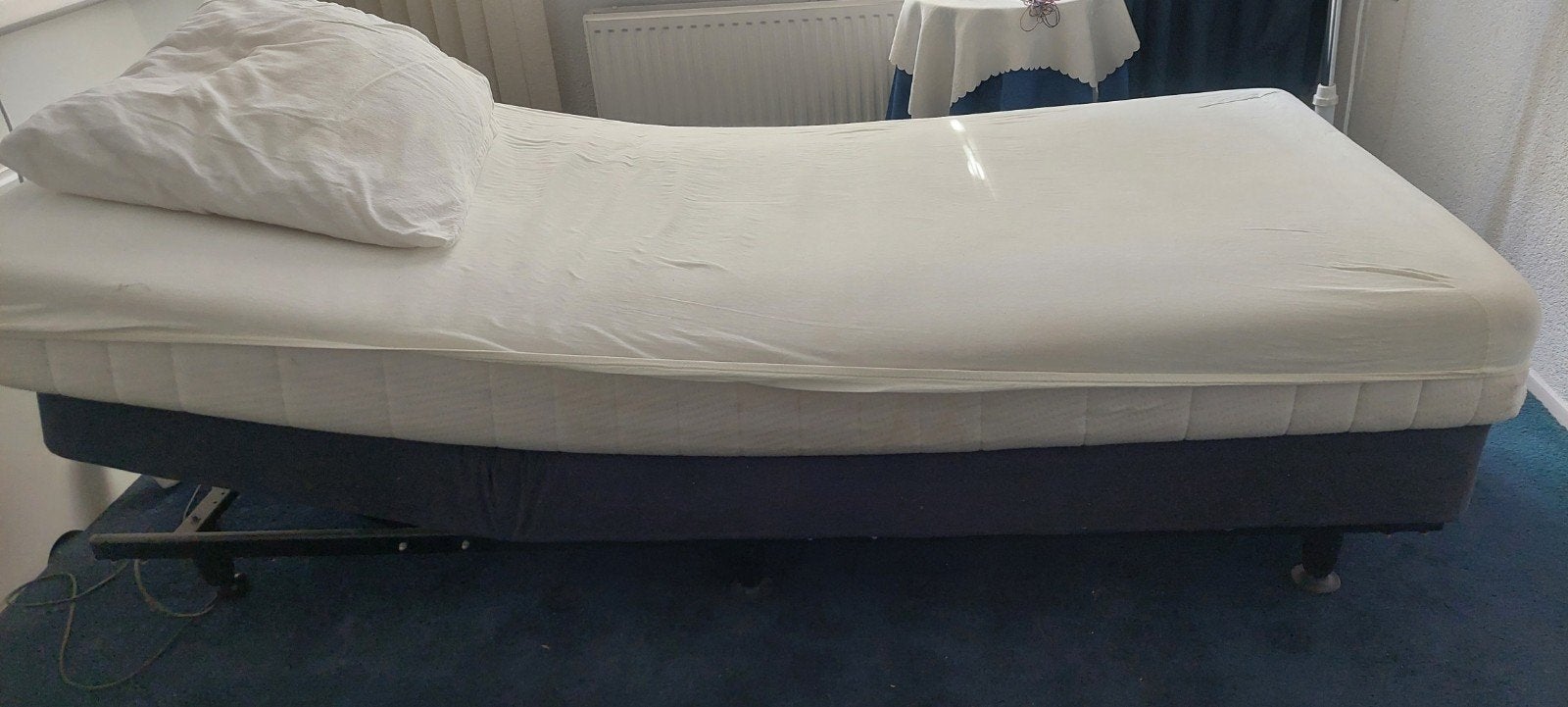 Verstelbaar eenpersoonsbed met matras, Ophalen, Overige materialen, 90 cm, Eenpersoons