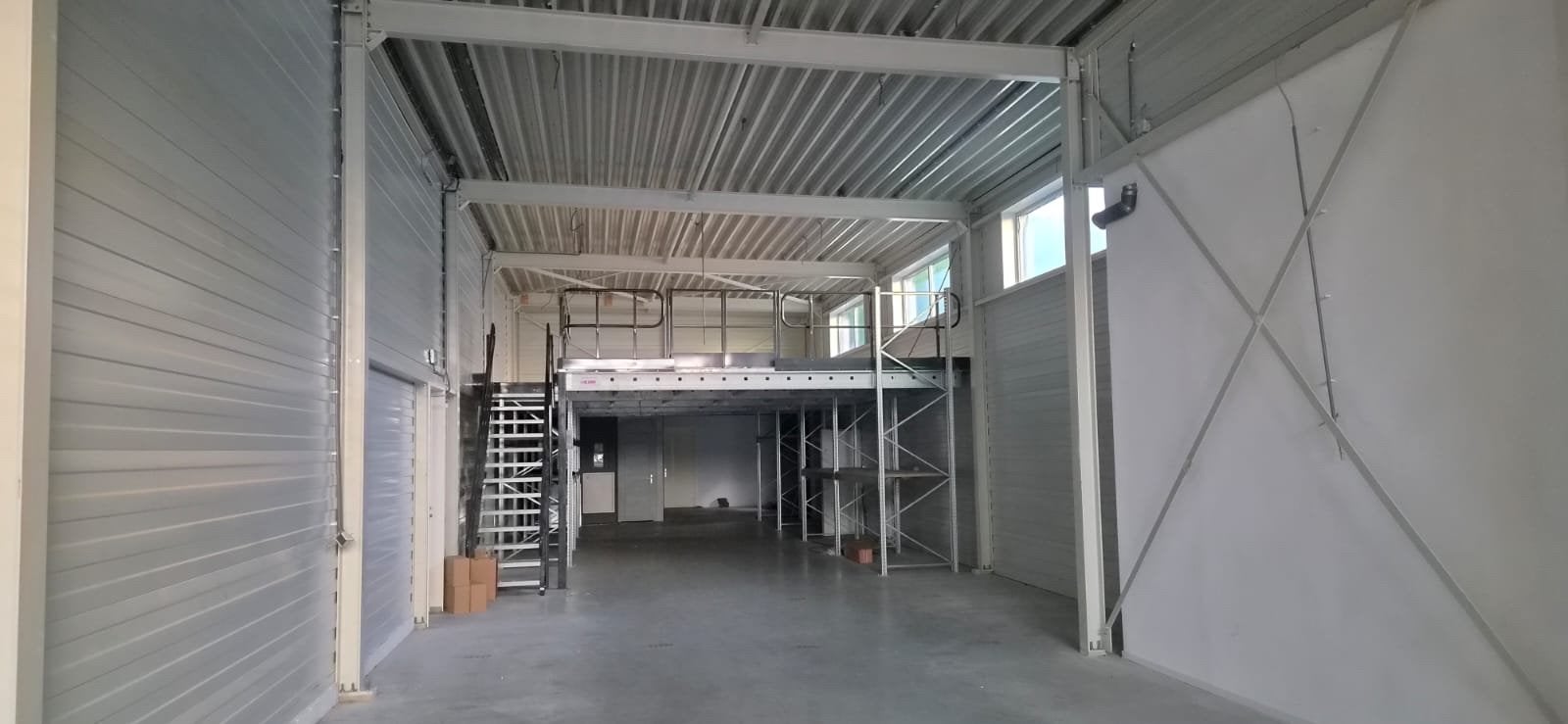 Staalconstructie voor loods of bedrijfsruimte, Ophalen