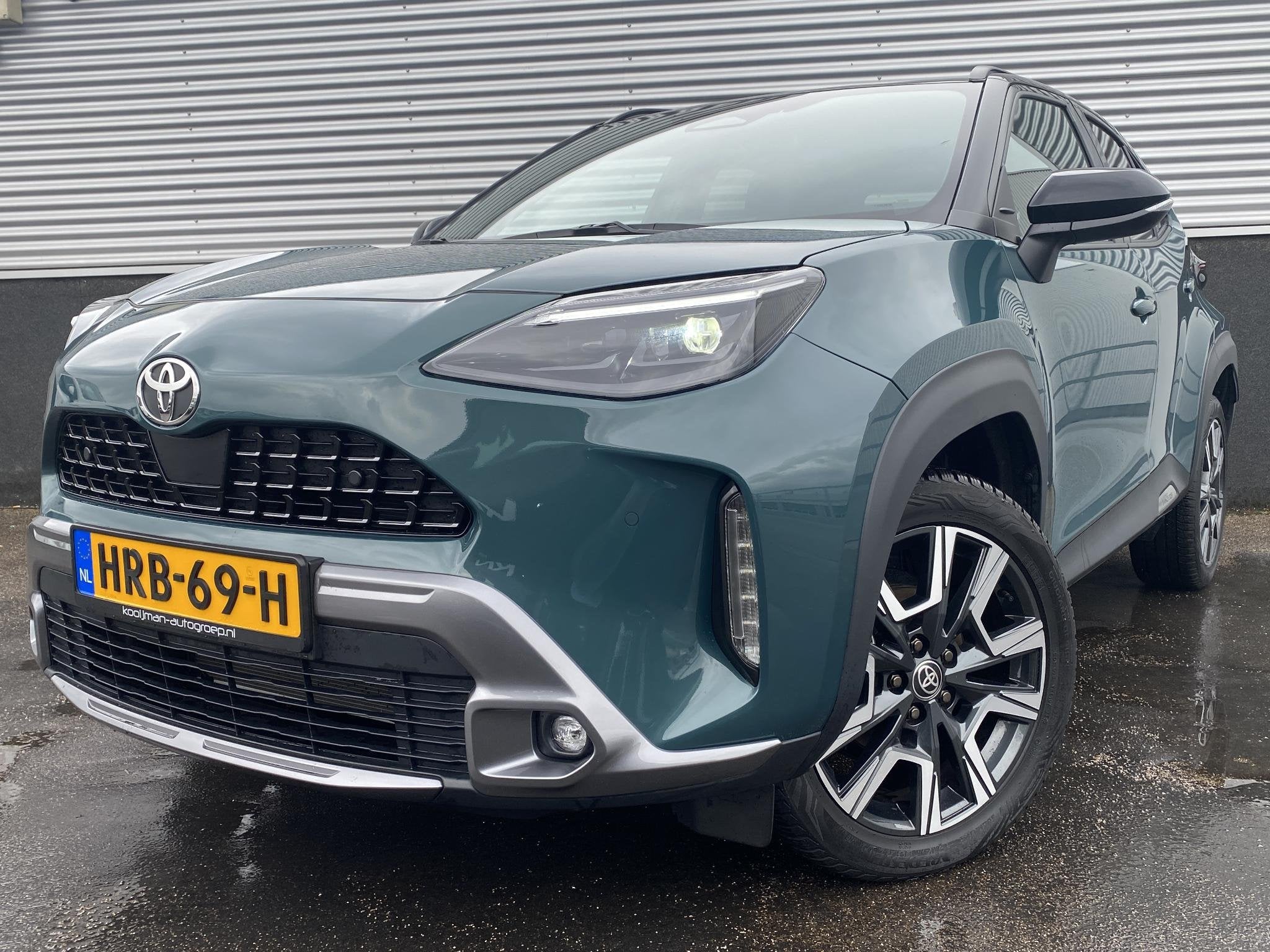 Toyota Yaris Cross 1.5 Hybrid 130 Executive PREMIUM PACK NL-, Auto's, Dealer onderhouden, 1195 kg, Gebruikt, Leder en Stof
