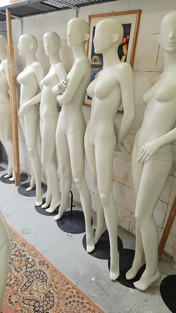 Dames etalagepoppen paspoppen kleur gebroken wit, Ophalen