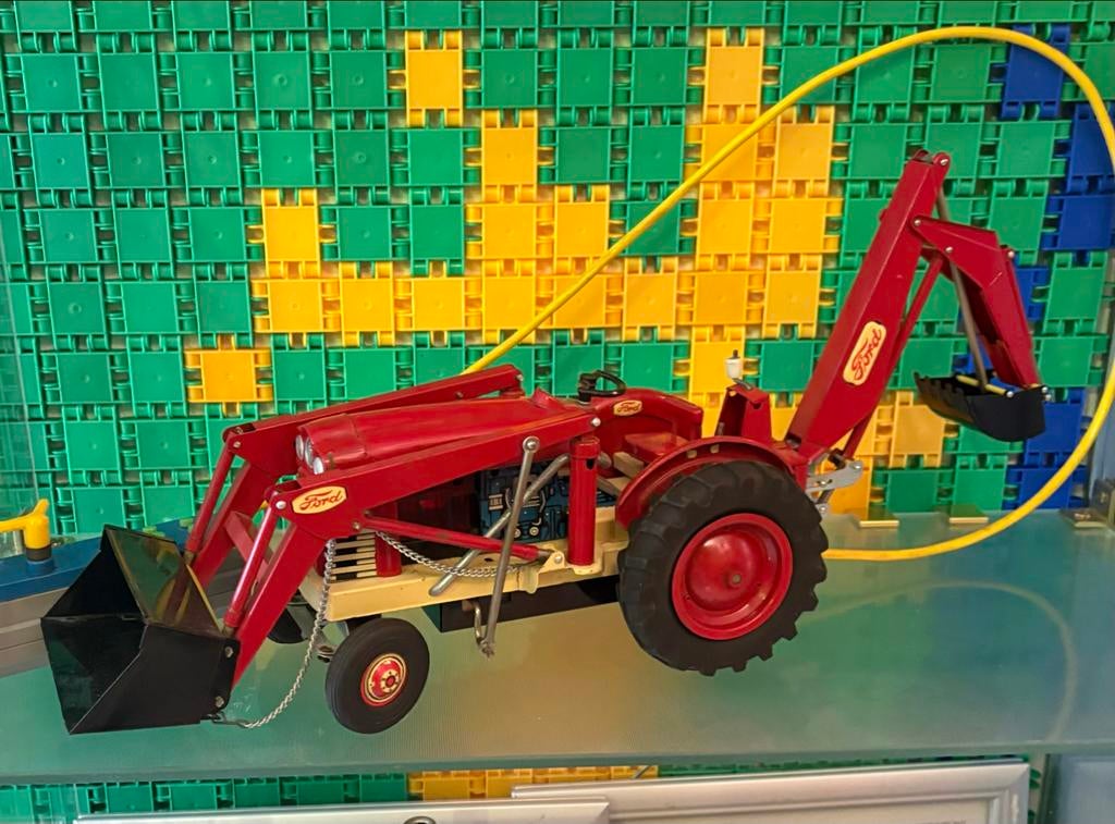 Ford 4000 Tractor Diesel schaal 1:10 Model, Ophalen of Verzenden, Zo goed als nieuw