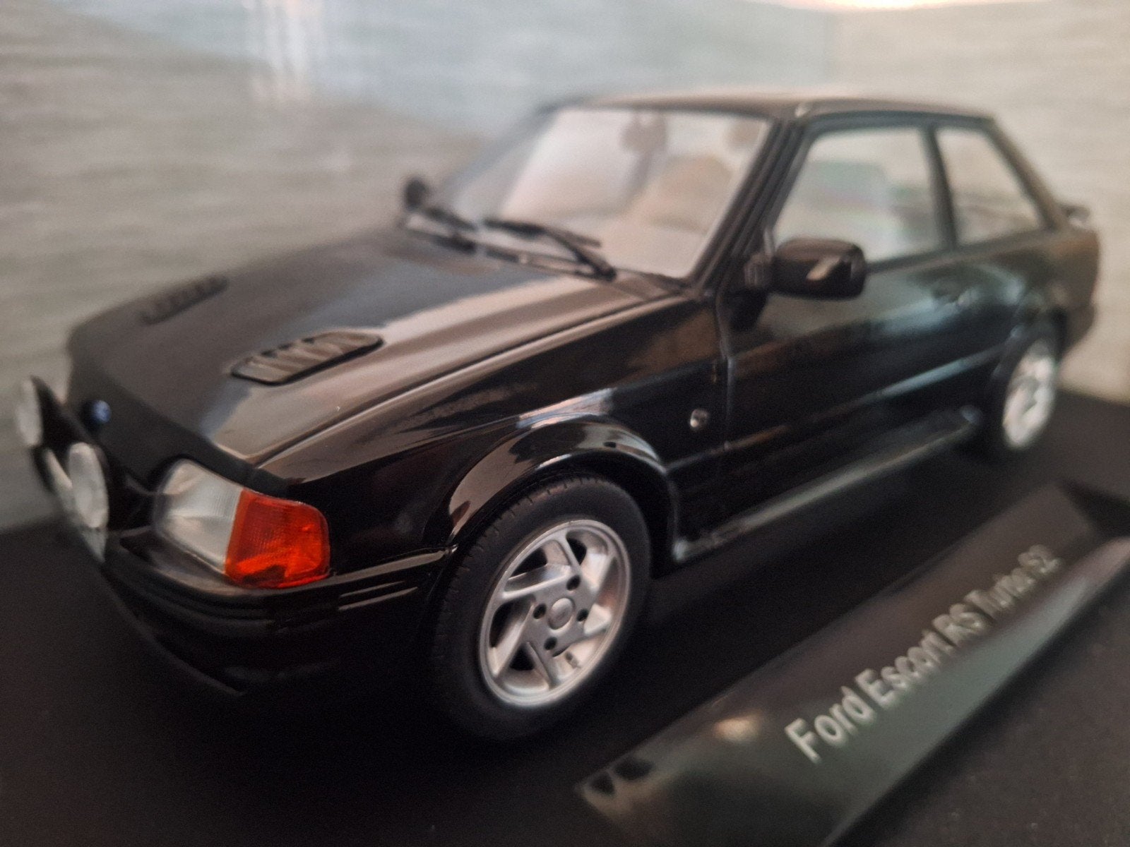 Ford Escort MK4 RS Turbo 1982 Schaal 1:18, Hobby en Vrije tijd, Modelauto's | 1:18, Nieuw, Auto, Overige merken, Ophalen of Verzenden