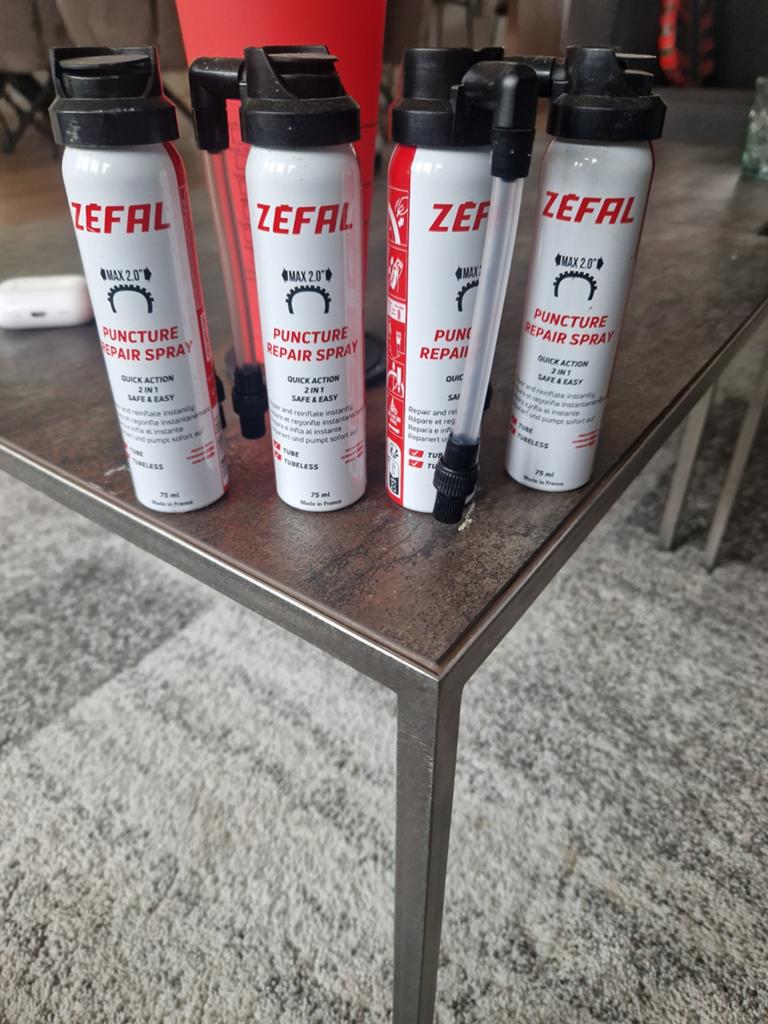 Zefal puncture repair spray 75 ml. 4 x totaal 20 euro, Ophalen of Verzenden, 80 kg of meer