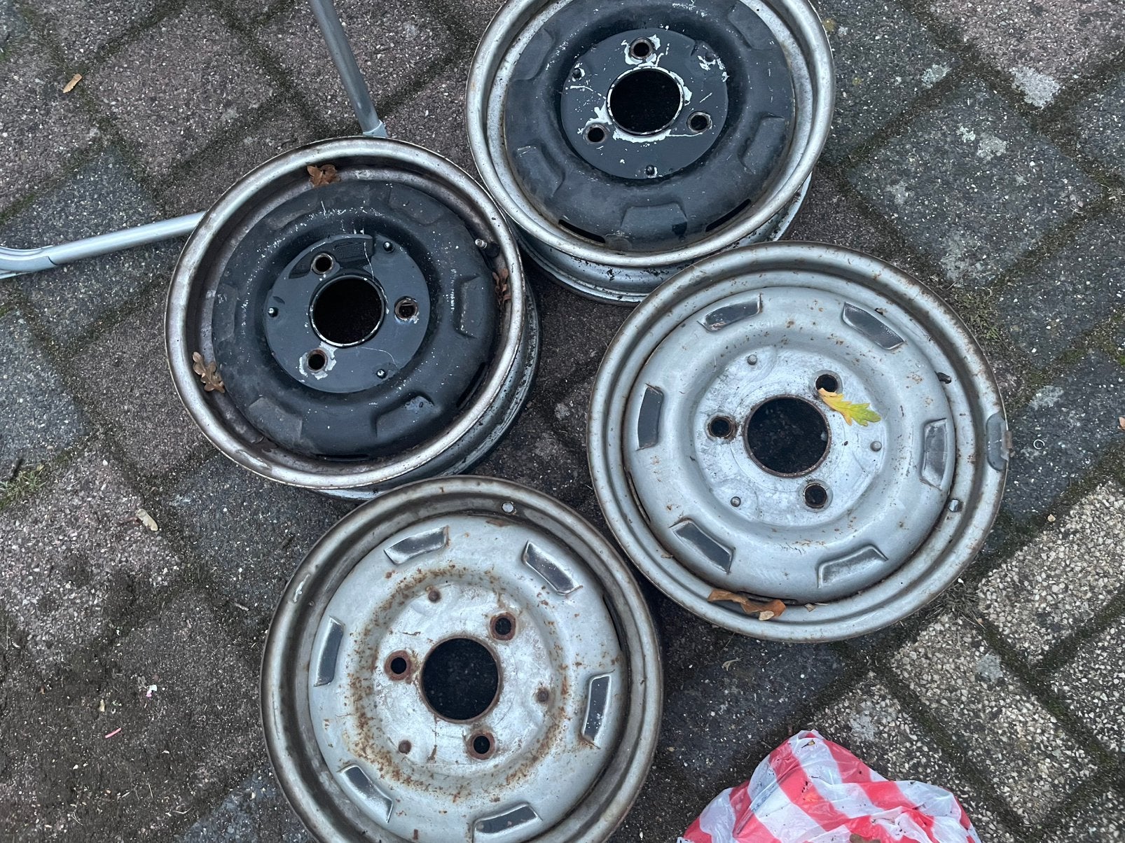 Daf 66 wieldoppen 14 inch velgen met velgstickers, Auto diversen, Ophalen, Gebruikt