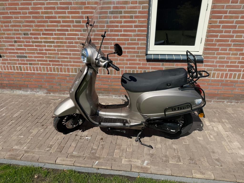 Lasouris scooter, Ophalen, Maximaal 45 km/u, Zo goed als nieuw, Benzine