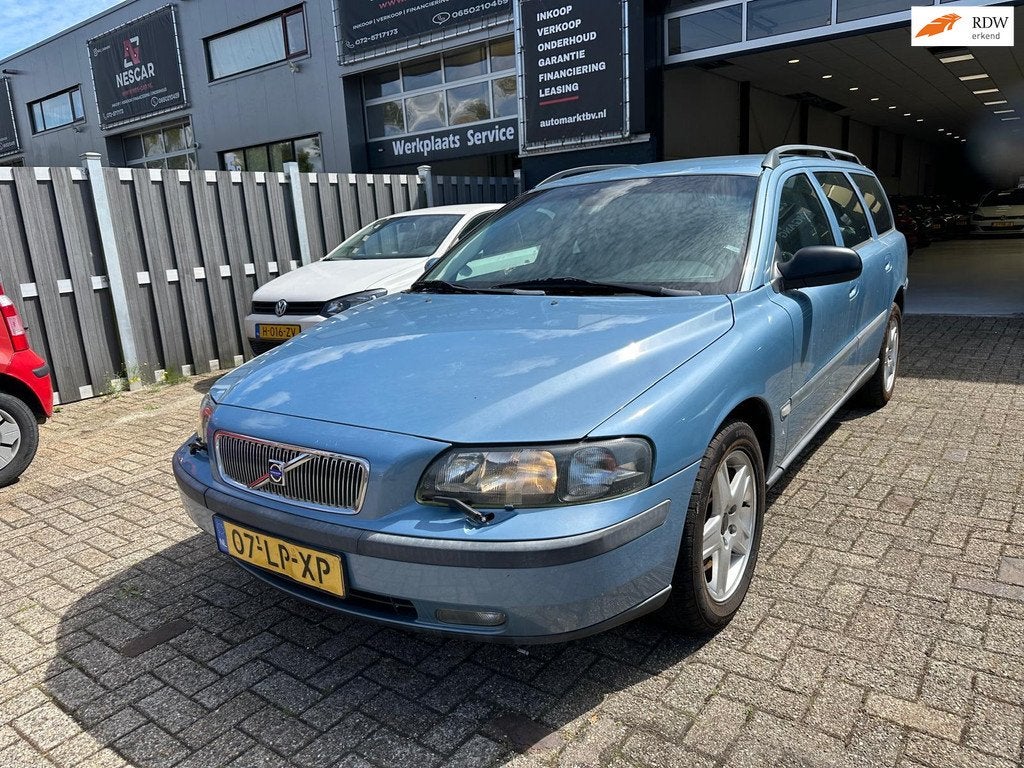 Volvo V70 2.4 Comfort Line, Auto's, Volvo, Blauw, 170 pk, Euro 4, 84 €/maand