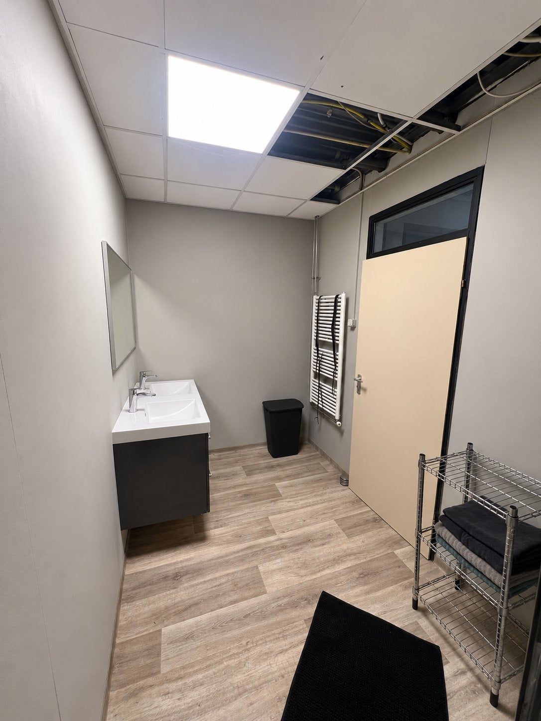 Foto 9 van Zeer ruime luxe woonunit 175 m2 met airco--CV-bedrijfsruimte