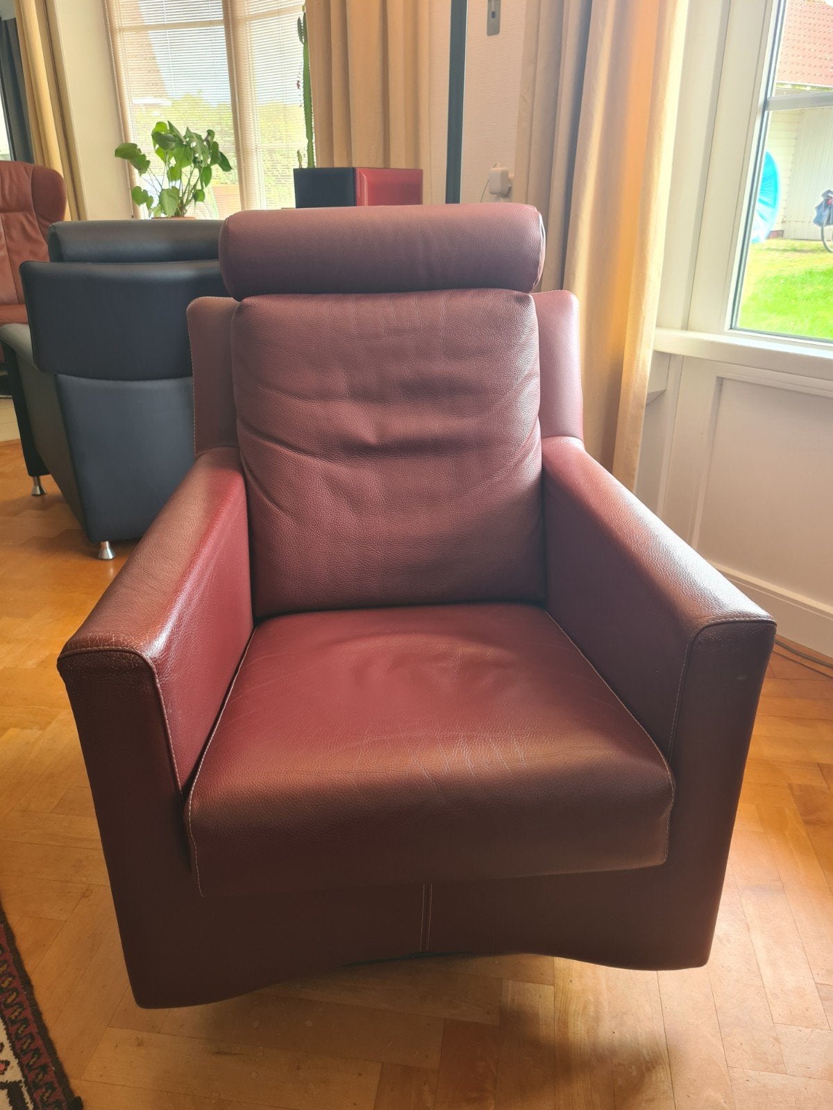 Leolux leren draai- fauteuil, Dutch design, Ophalen of Verzenden, 50 tot 75 cm