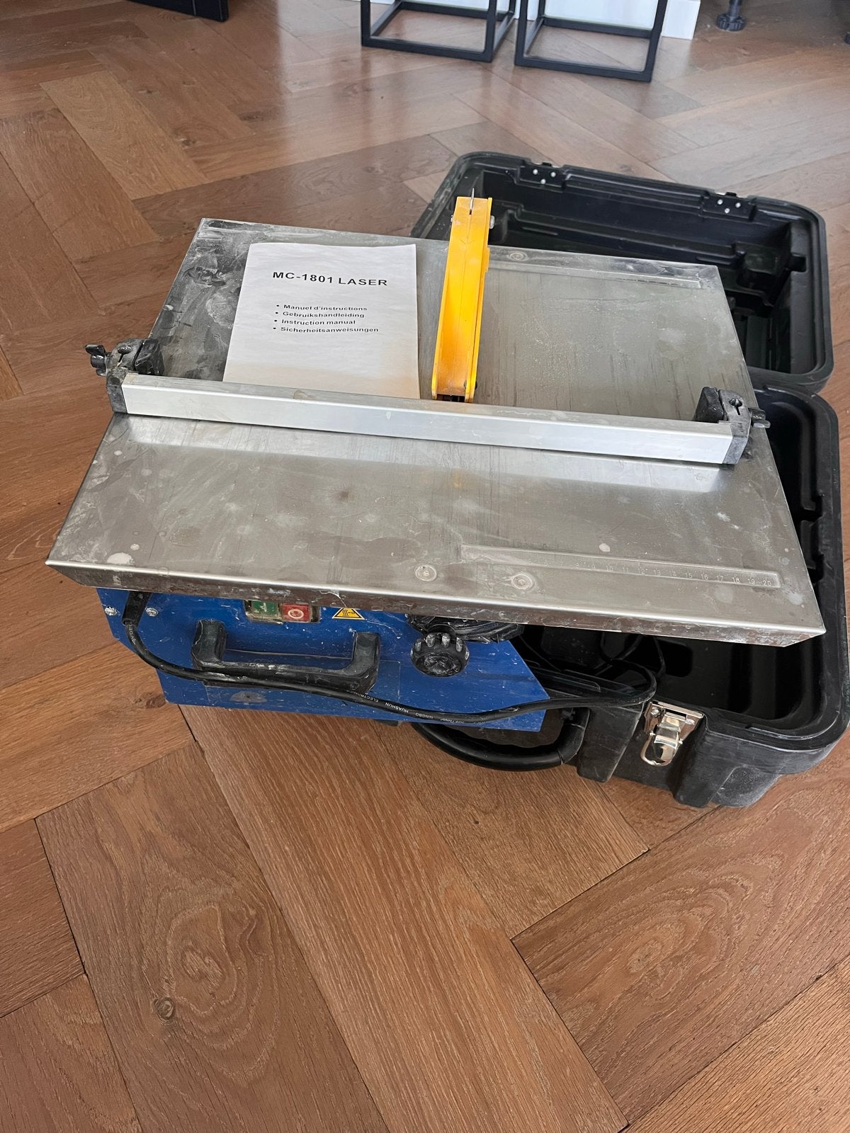 Carat tegelzaagmachine 550W met laser in opbergkoffer, Ophalen, Gebruikt, Overige typen, 30 tot 70 mm