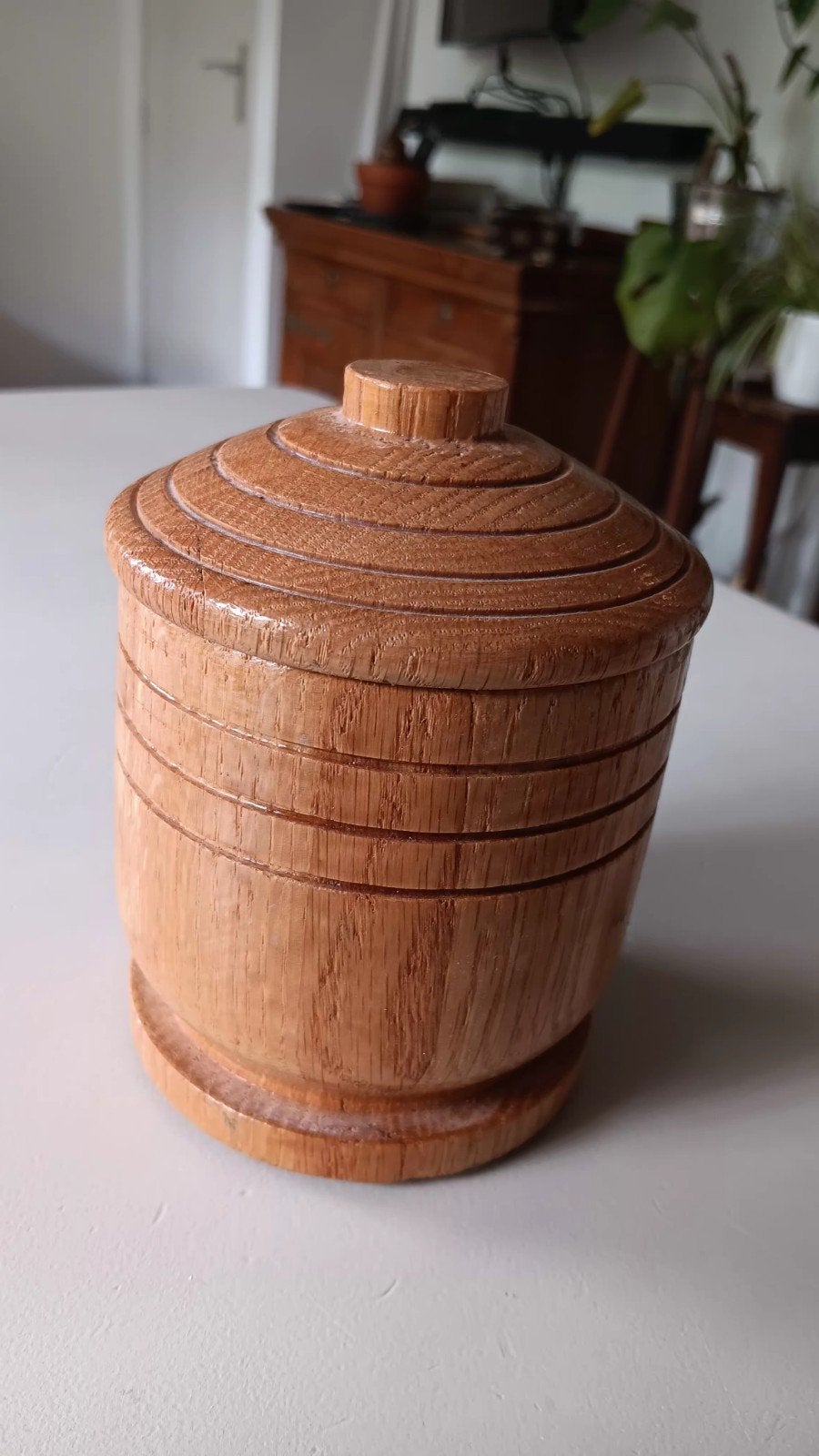 Houten schaaltje met deksel, handbewerkt.
Mooi eikenhout en, Dieren en Toebehoren, Ophalen of Verzenden