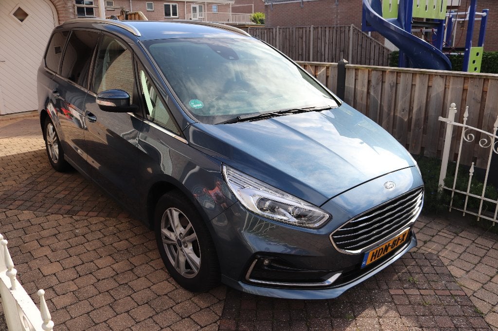 Ford Galaxy 1.5 Titanium | 7-persoons | 73.948 km | Trekhaak, Voorwielaandrijving, Lane Keeping Assist, Stof, 4 cilinders