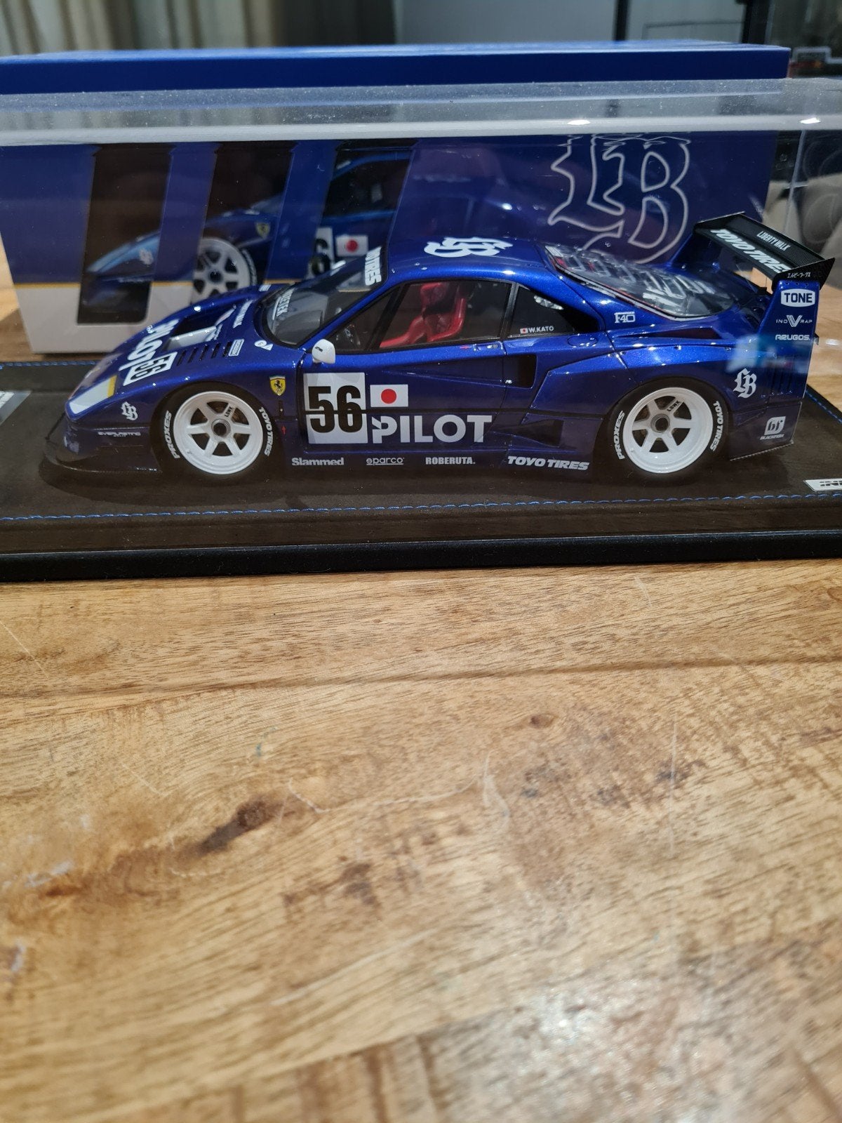 Ferrari F40 Pilot LBWK 1:18, Verzenden, Zo goed als nieuw, Auto, Overige merken