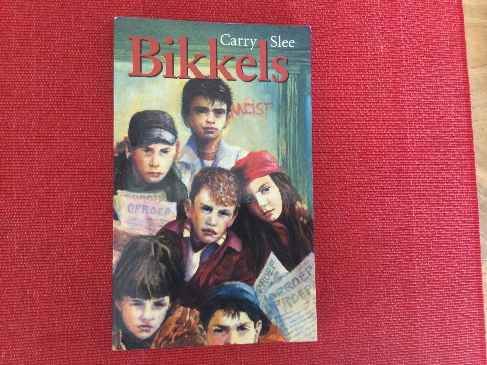 Carry Slee, Bikkels, Ophalen of Verzenden, Zo goed als nieuw