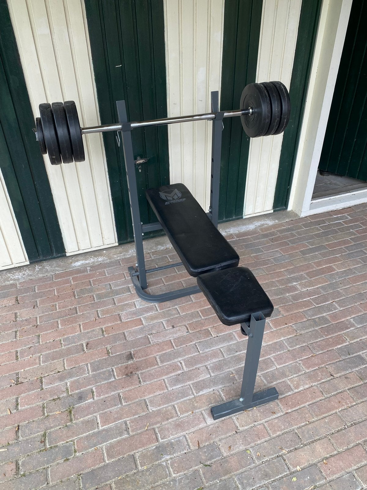 Halterbank + gewichten, Ophalen, Zo goed als nieuw, Fitnessbank