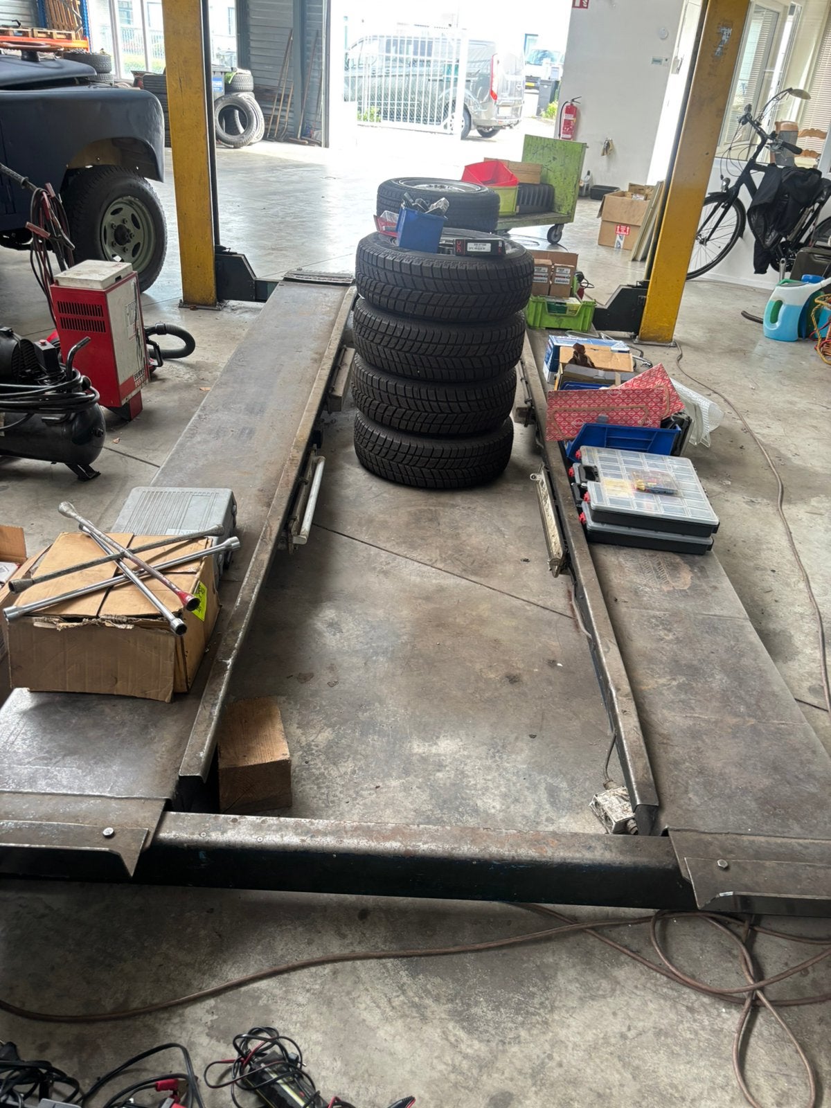 Imola hefbrug zware uitvoering 3200 kg, Ophalen, Gebruikt