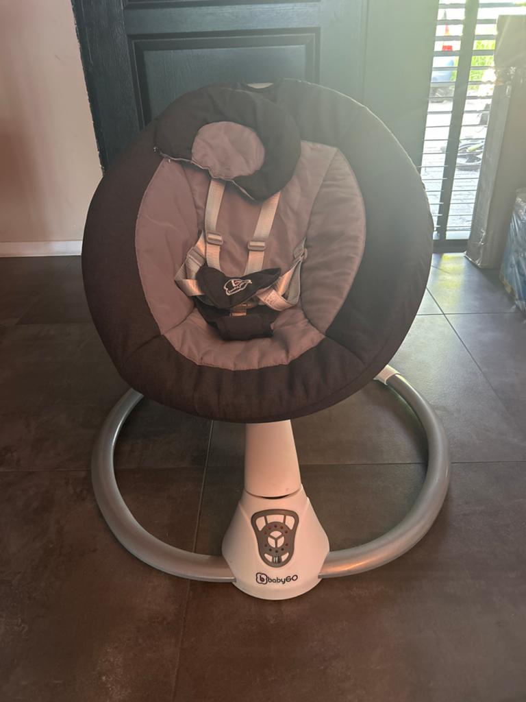 BabyGo Schommelstoel/Wipstoel - Comfortabel en Veilig, Wipstoel, Ophalen, Overige merken, Met gordel(s) of riempje(s)
