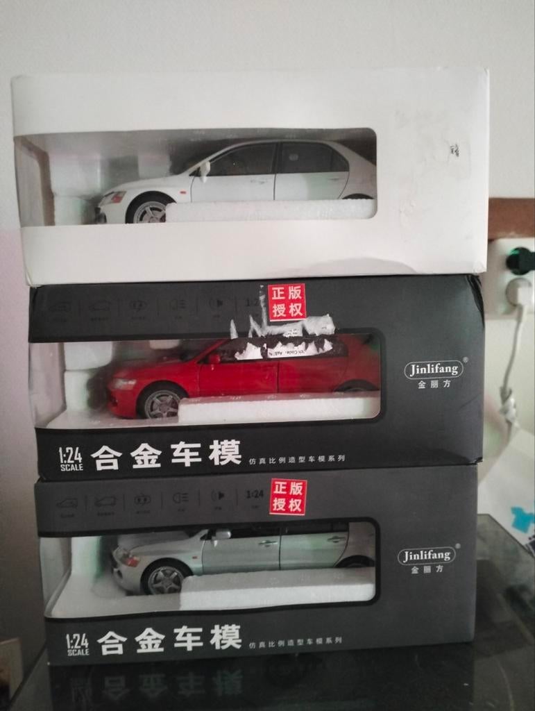 3  mitsubishi lancer evo 7 modelauto's 1:24 in doos, Ophalen, Zo goed als nieuw, Auto, Overige merken