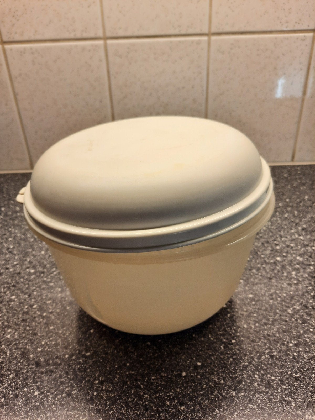 Tupperware slabol., Zo goed als nieuw, Bak of Kom, Crème, Met deksel