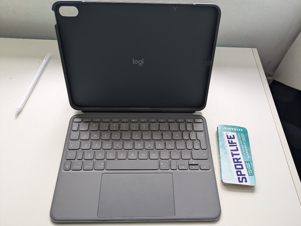 Logitech Keyboard Folio for 11-inch iPad Air M2 or 5th gen, Opvouwbaar, Logitech, Ophalen of Verzenden, Zo goed als nieuw