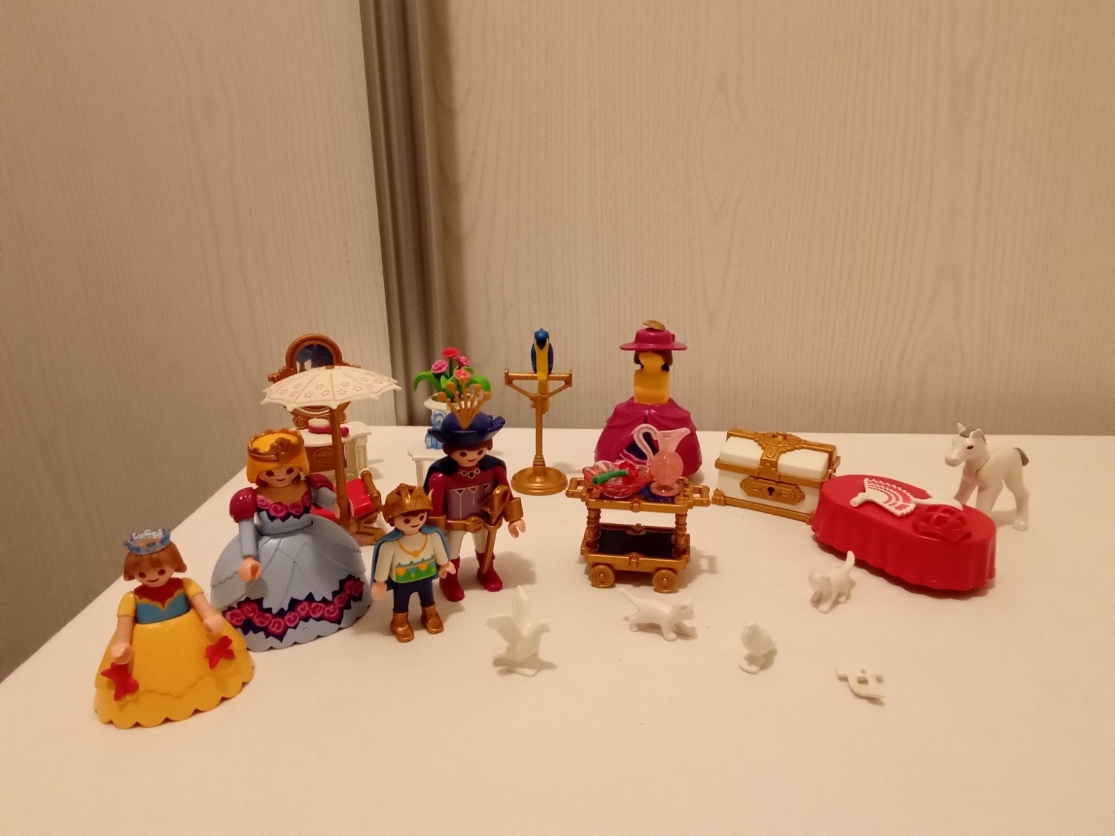 Playmobil koninklijke familie met kamer

De familie heeft zi, Kinderen en Baby's, Speelgoed | Playmobil, Gebruikt, Losse onderdelen