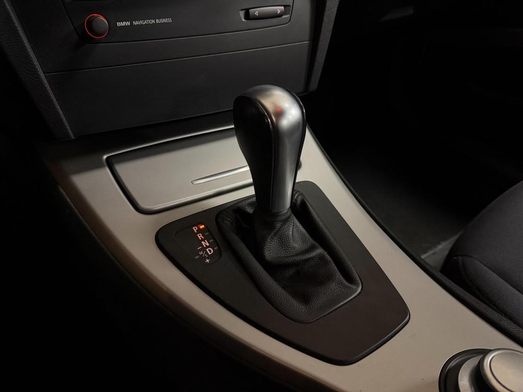 BMW 3-serie 318i Business *Automaat* Distr.ketting Nieuw|Cru, Auto's, BMW, Achterwielaandrijving, 4 cilinders, 129 pk, Parkeersensor