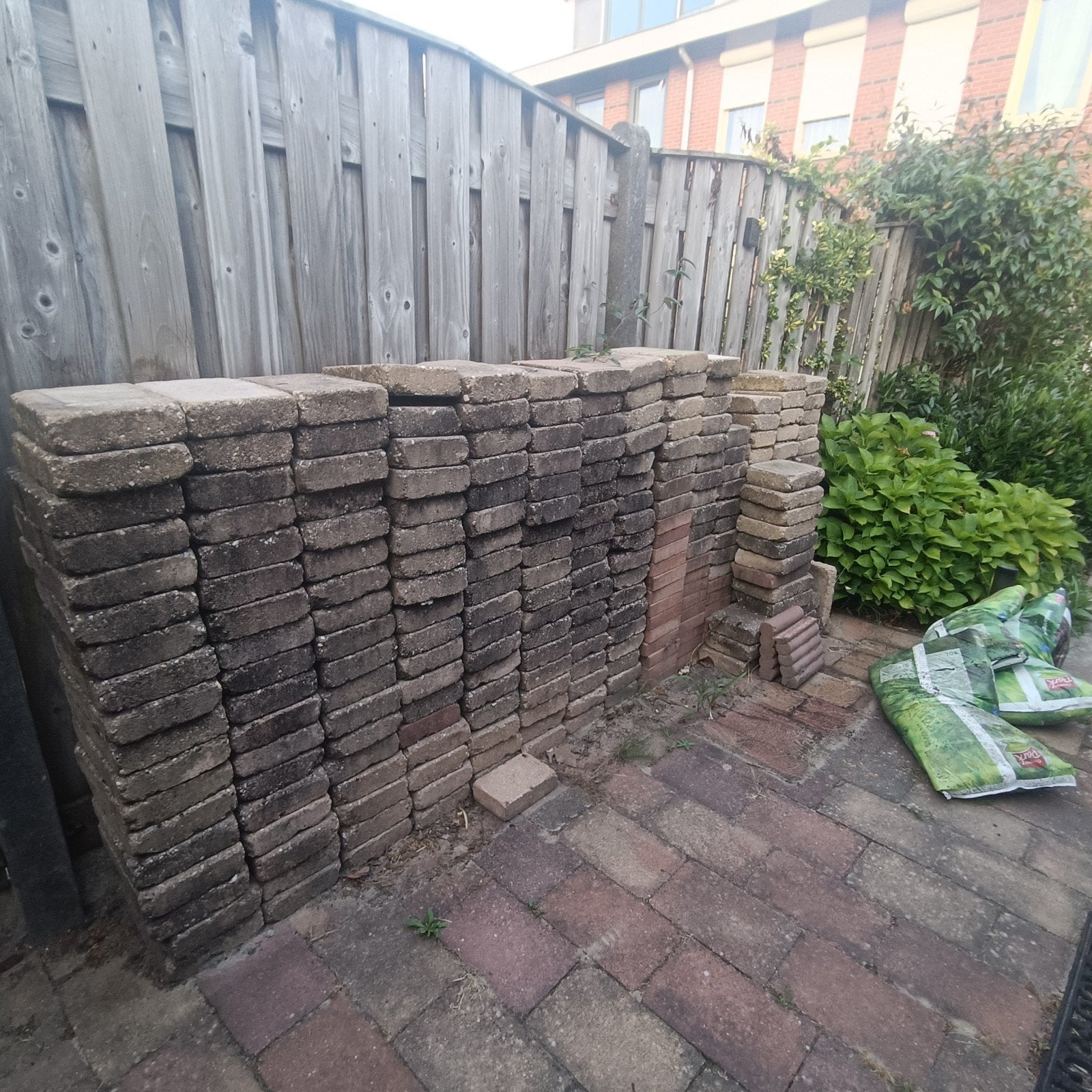 Gratis terrastegels 20x30cm af te halen in Tussen de Vaarten, Tuin en Terras, Ophalen, Gebruikt, 10 m² of meer, Beton