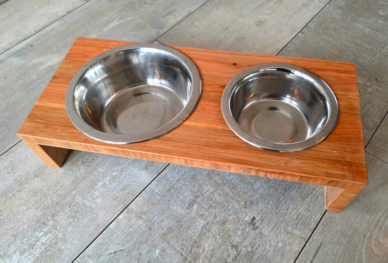 Nette en schone houten voerbak hond/kat.

38 x 17 x 8cm

Inc, Dieren en Toebehoren, Hondenvoerbakken en Drinkbakken, Ophalen of Verzenden