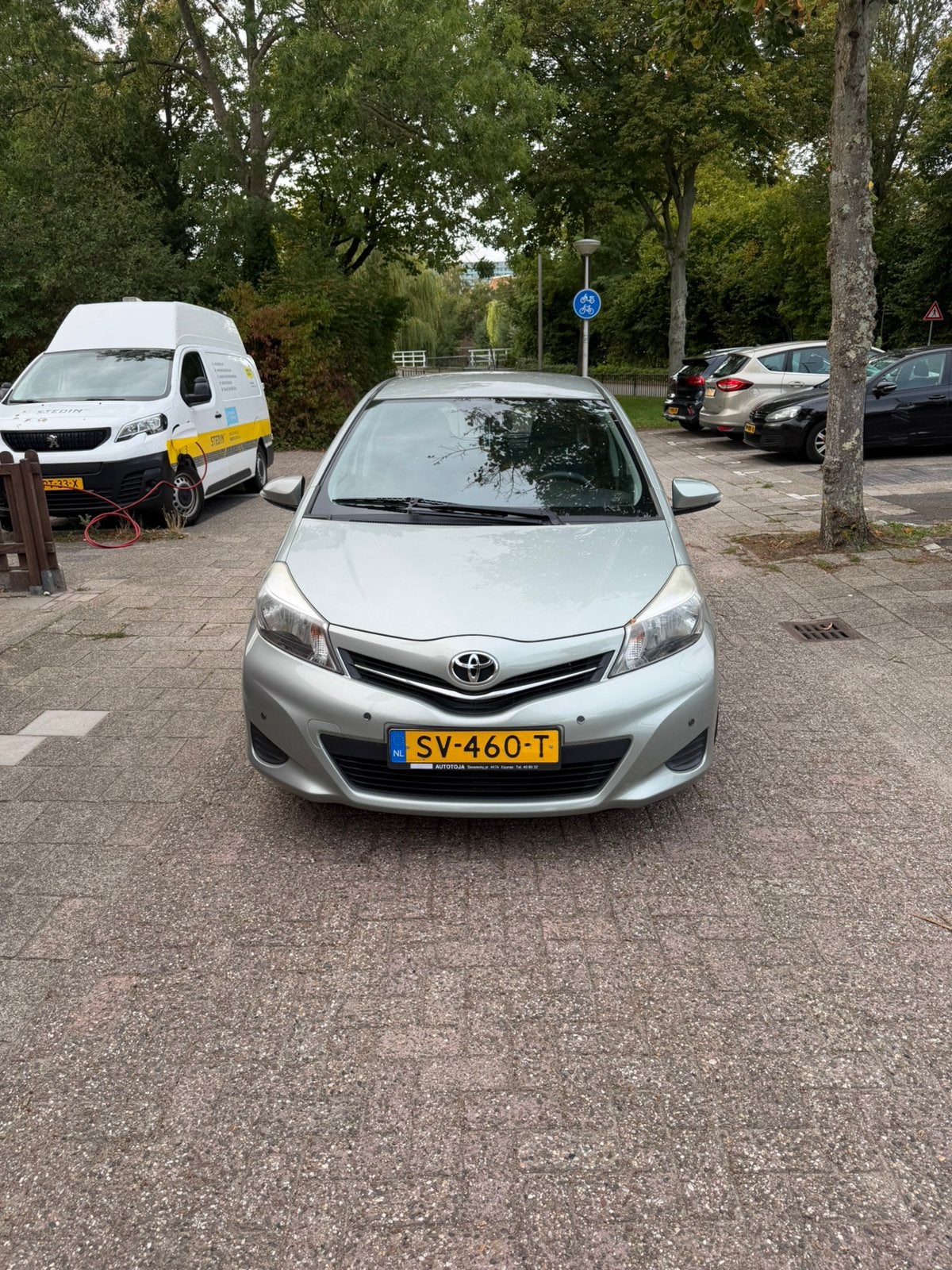Toyota Yaris 1.3 Vvt-i 5-DRS CVT 2012 Grijs, Auto's, 40 €/maand, 4 cilinders, 550 kg, Yaris