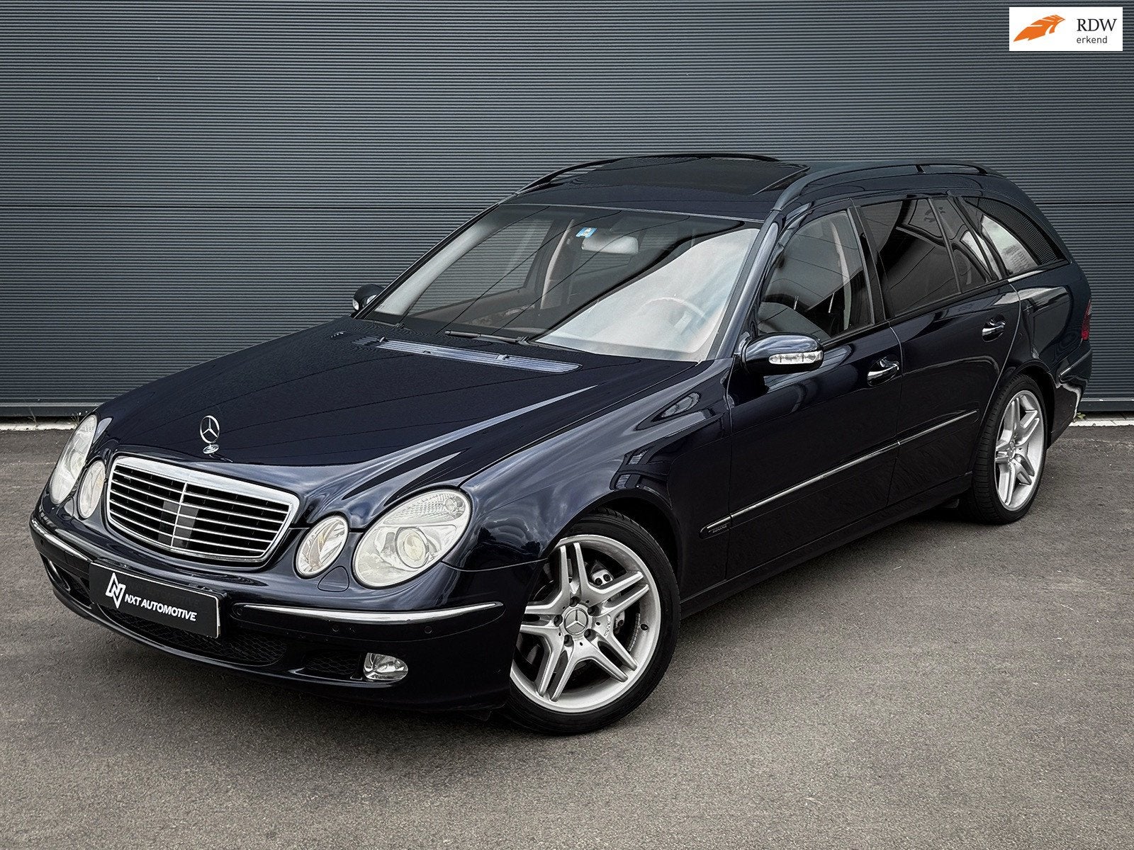 Mercedes-Benz E-klasse Combi 500 Elegance V8, Airmatic, Dist, Auto's, Achterwielaandrijving, Gebruikt, Blauw, Automatische klimaatregeling