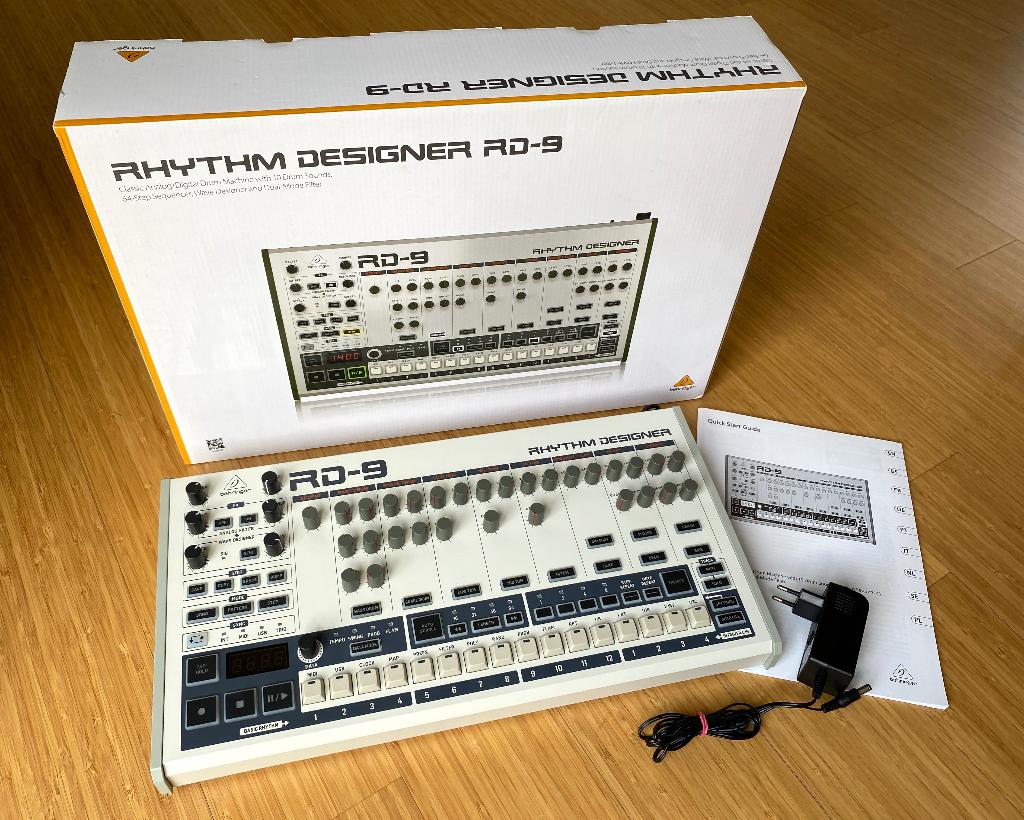 Behringer RD-9 drumcomputer: TR-909 clone, als nieuw in doos, Muziek en Instrumenten, Drumcomputers, Zo goed als nieuw, Overige merken