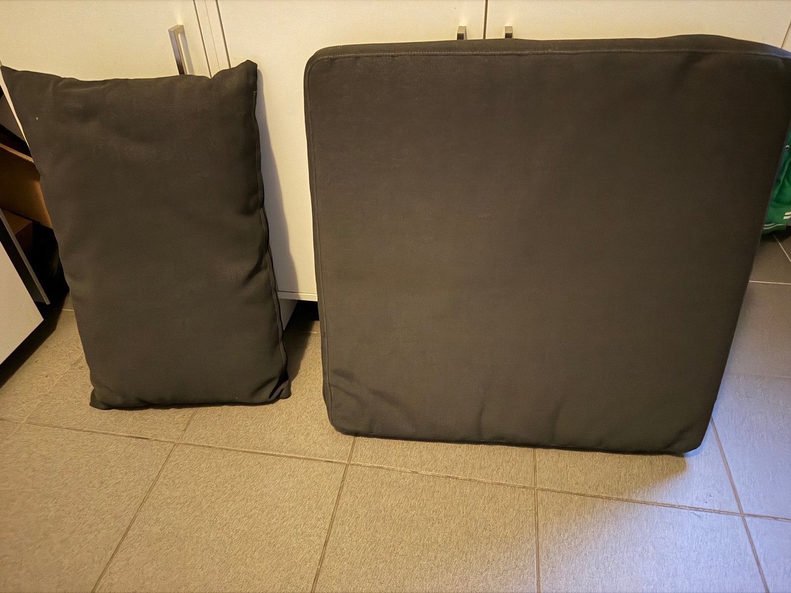 Donkergrijze kussenset: zitkussen en rugkussen, Overige merken, Gebruikt, Vierkant, Ophalen of Verzenden