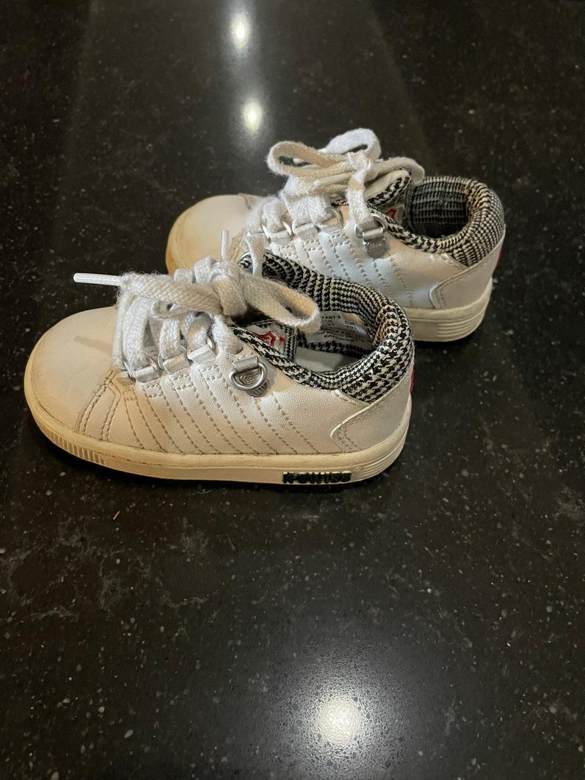K-Swiss kinderschoen maat 19 1/2 wit leer, Schoentjes, Jongetje of Meisje, Ophalen of Verzenden, Zo goed als nieuw
