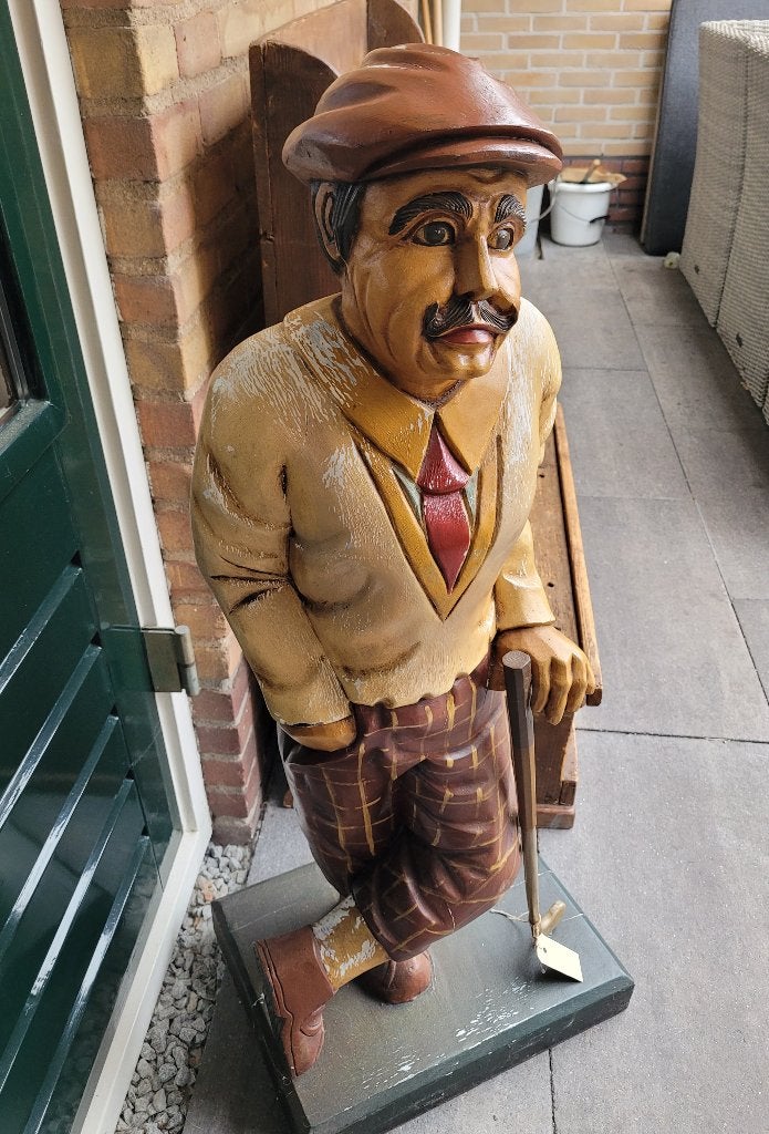 Zwaar massief houten beeld 'Golfer' op plateau ca. 100 cm., Ophalen