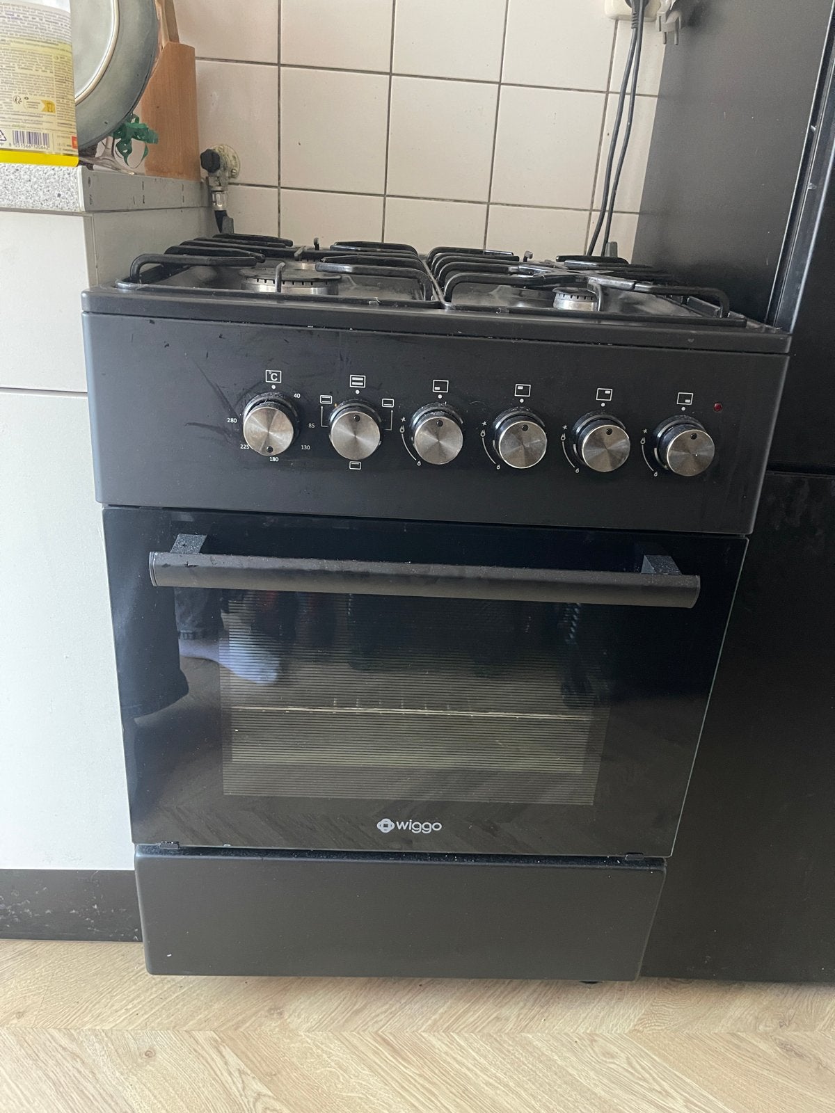 Wiggo gasfornuis met oven - Beschikbaar vanaf 21 augustus, Ophalen, Gebruikt, 4 kookzones, Gas