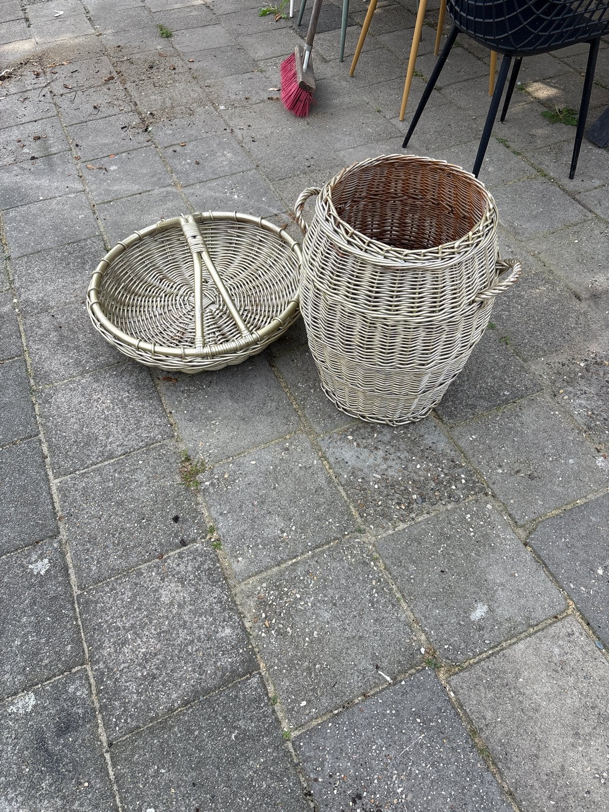 Set van 2 goudkleurige rotan manden, Huis en Inrichting, Gebruikt, Gevlochten, Mand, Rond