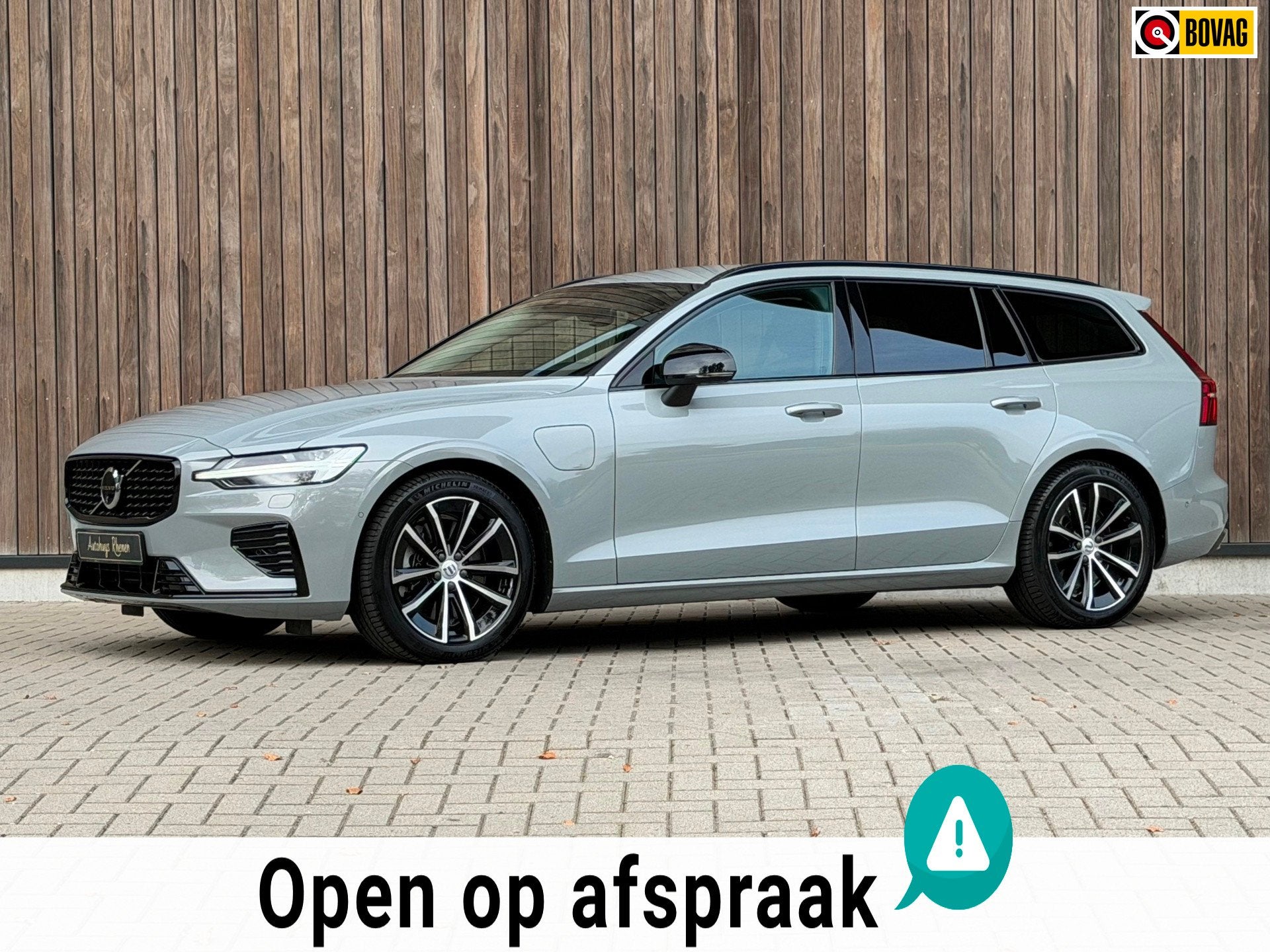 Volvo V60 2.0 T8 Plug-in hybrid AWD Ultra Dark / 360 Camera, Auto's, Automaat, Dealer onderhouden, Zwart, 4 cilinders