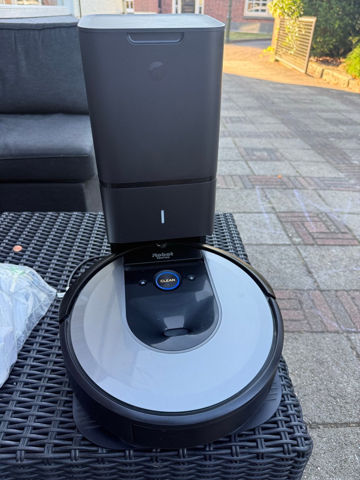 iRobot Roomba i7+ Robotstofzuiger met zelflegende basis, IRobot, Automatisch legen, Zo goed als nieuw, Robotstofzuiger
