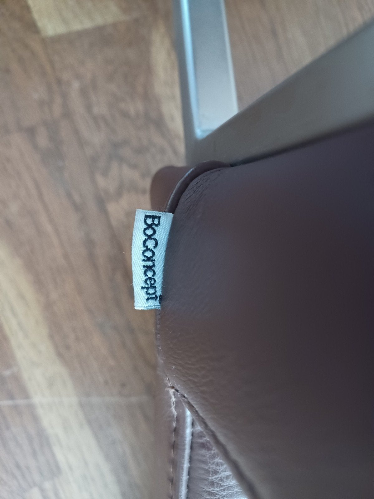 BoConcept eetkamerstoel - Bruin leer en metaal, Ophalen, Bruin, Zo goed als nieuw, Leer
