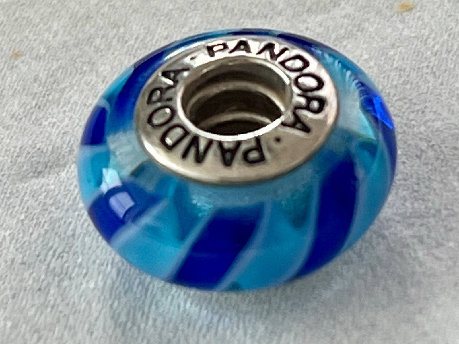Pandora Murano Glas Bedel 790611 - Blauw-Wit Zigzag (Retired, Pandora, Zo goed als nieuw, 1 bedel, Glas of Kristal
