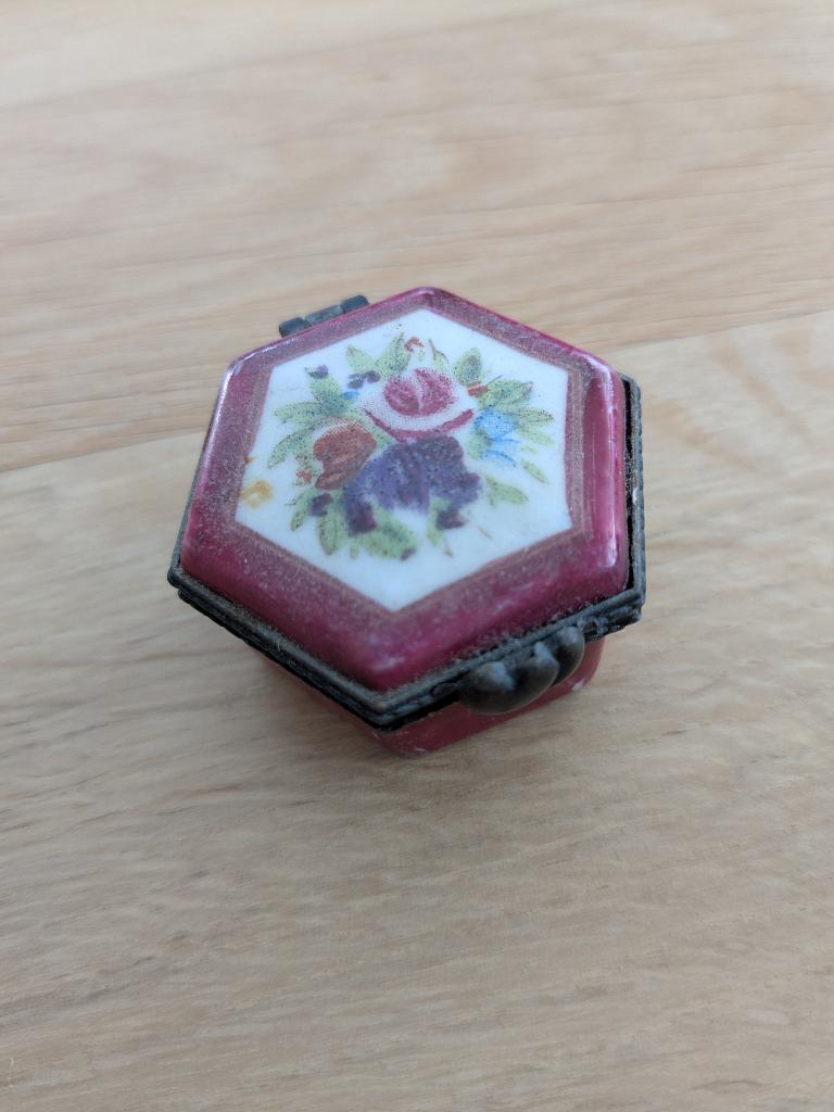 Porseleinen pillendoosje, Antiek en Kunst, Ophalen