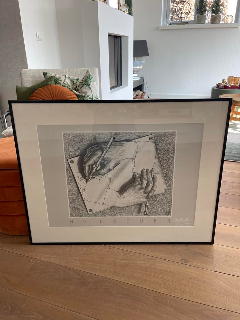 M.C. Escher 'Drawing Hands' in passe-partout lijst, Ophalen