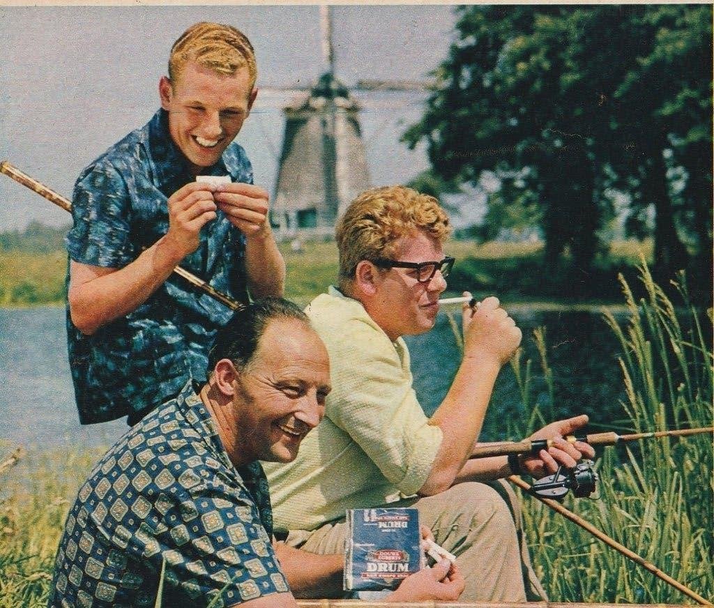 Retro reclame 1966 Drum shag mannen samen vissen, Verzenden, Overige typen
