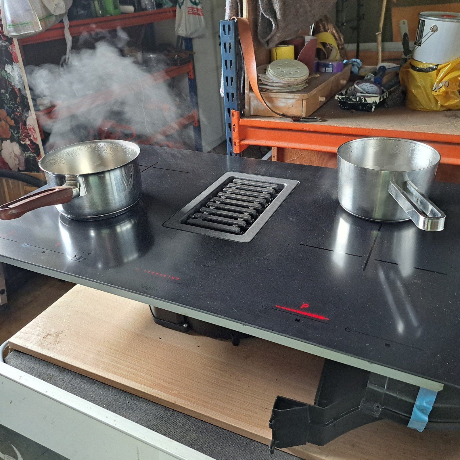 WAAR GOEDKOPER? in feite NIEUWE Inductie 83cm met afzuiging, Ophalen, Nieuw, 4 kookzones, Energieklasse A of zuiniger