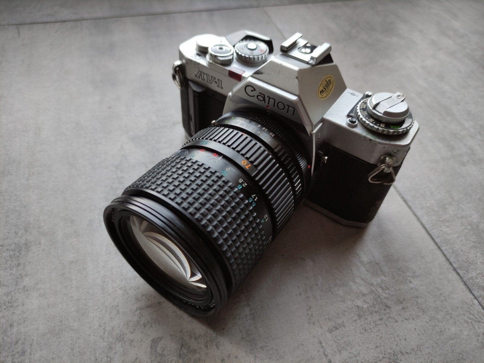 Canon AV-1 camera + lens (werkend), Audio, Tv en Foto, Fotocamera's Analoog, Ophalen of Verzenden, Spiegelreflex, Canon